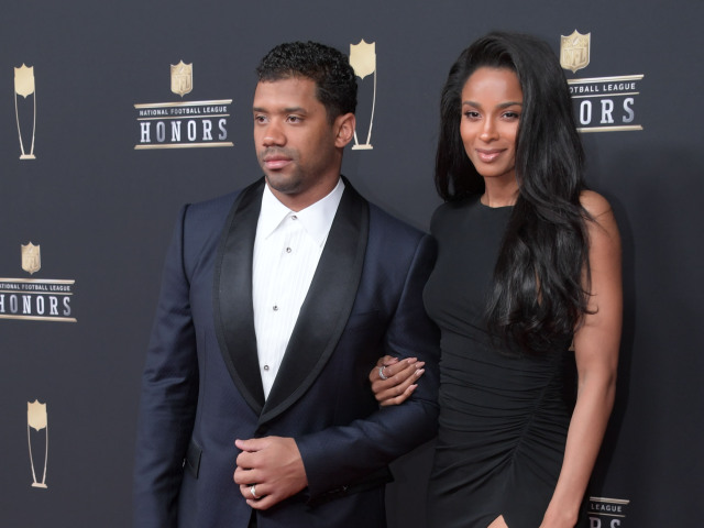 Hráč amerického futbalu Russell Wilson a jeho manželka Ciara.