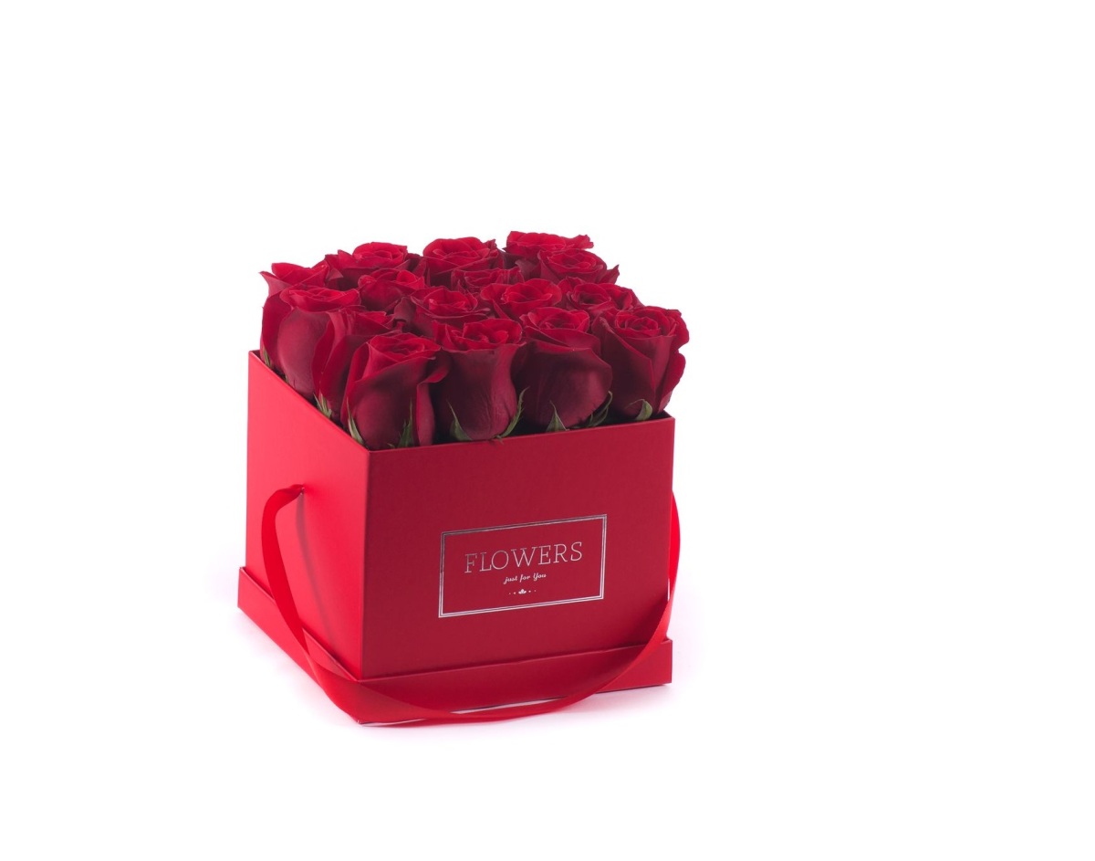 FLOWER BOX ČERVENÁ KOCKA "M" ČERVENÉ RUŽE