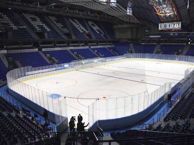 Plexisklá, Steel Aréna