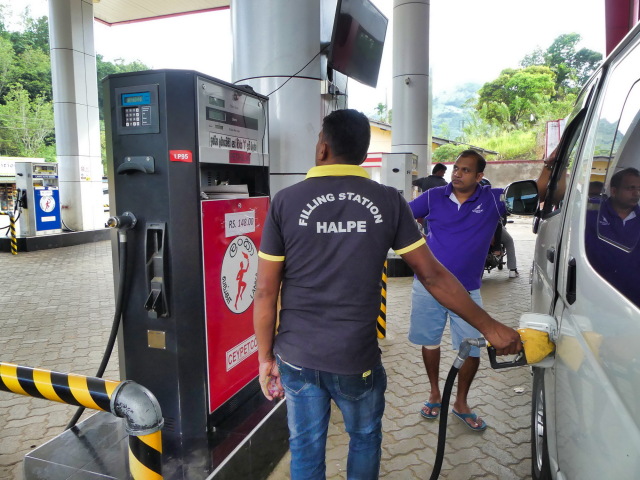 Srí Lanka, pumpa, benzín, nafta