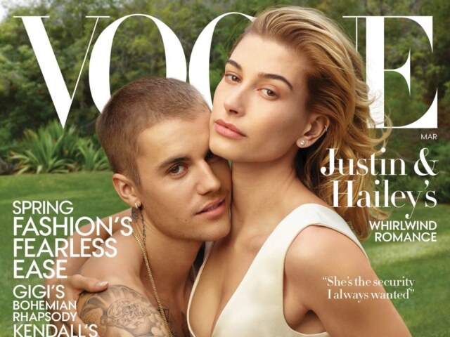 Spevák Justin Bieber a modelka Hailey Baldwin na obálke marcového vydania Vogue.