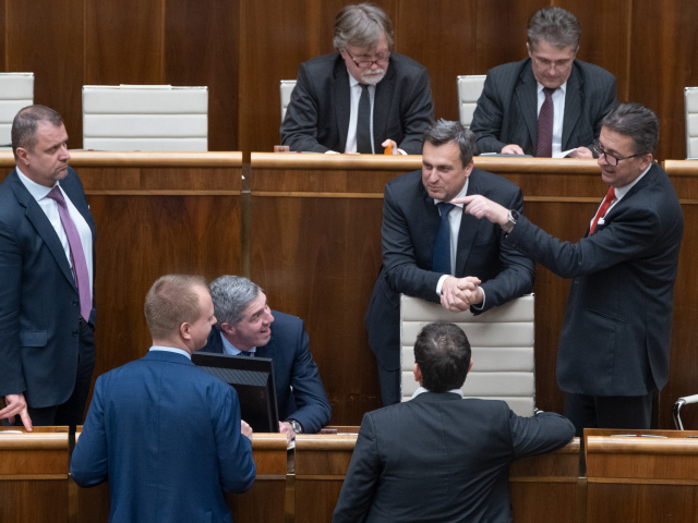 parlament, verejne hlasovanie, Hrnciar, Bugar, danko,