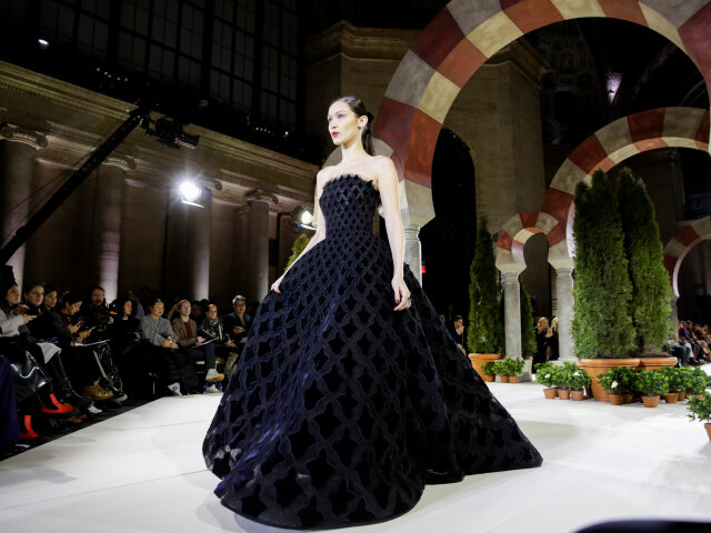 Bella Hadid - Oscar de la Renta - kolekcia Jeseň/Zima 2019.