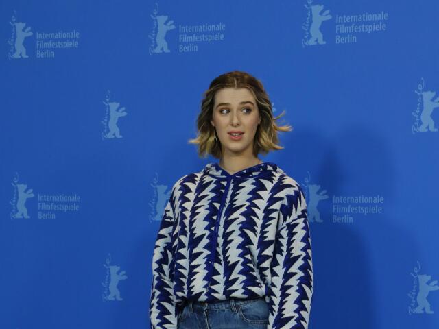 Herečka Honor Swinton Byrne predstavila v Berlíne film "The Souvenir".