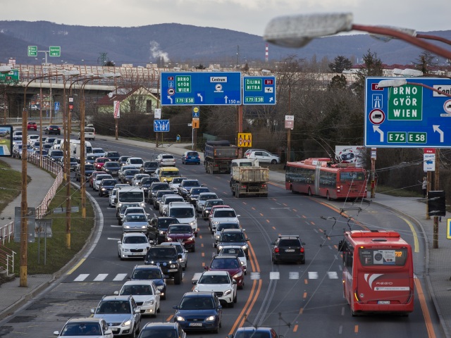 Bratislava Doprava Obmedzenia Uzávera cesta, autá