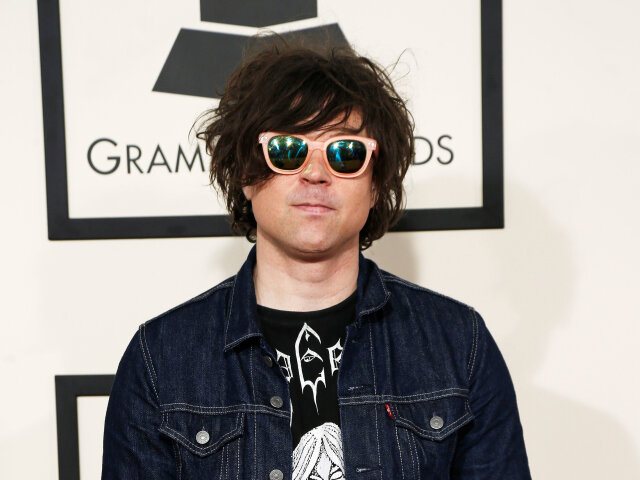 Spevák Ryan Adams na archívnom zábere z vyhlásenia cien Grammy.