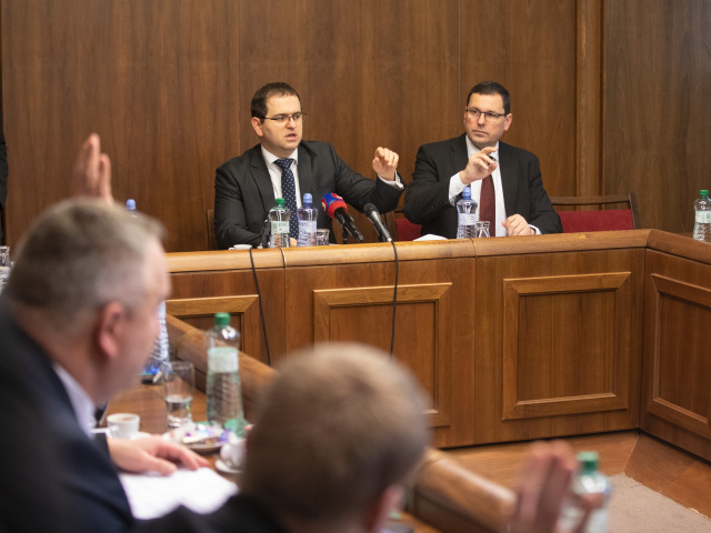 Zasadnutie Ústavnoprávneho výboru, Róbert Madej, Jozef ježík