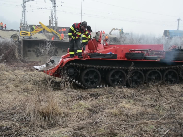 tank, vlak, hasiči, vykoľajenie