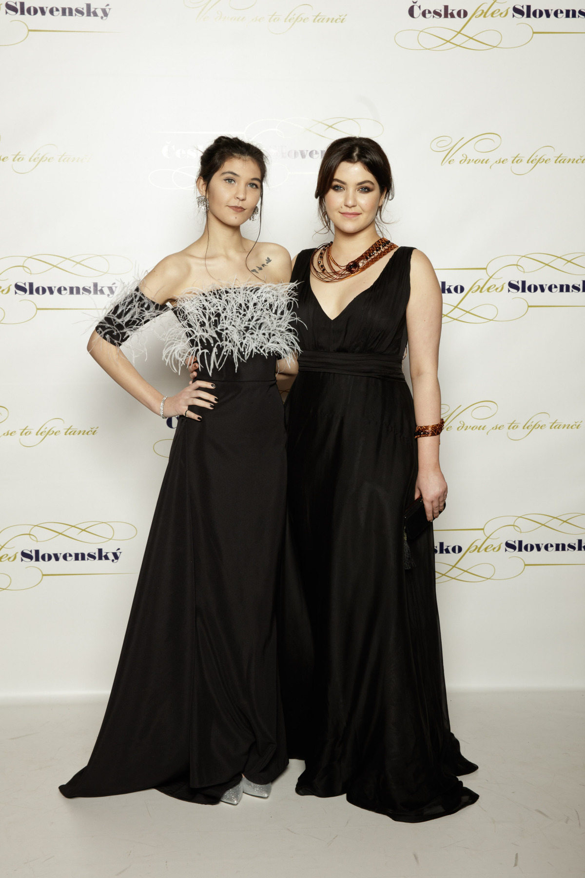 Súrodenecké duo - sestry Carmel Paradise (vľavo) a Celeste Buckingham.