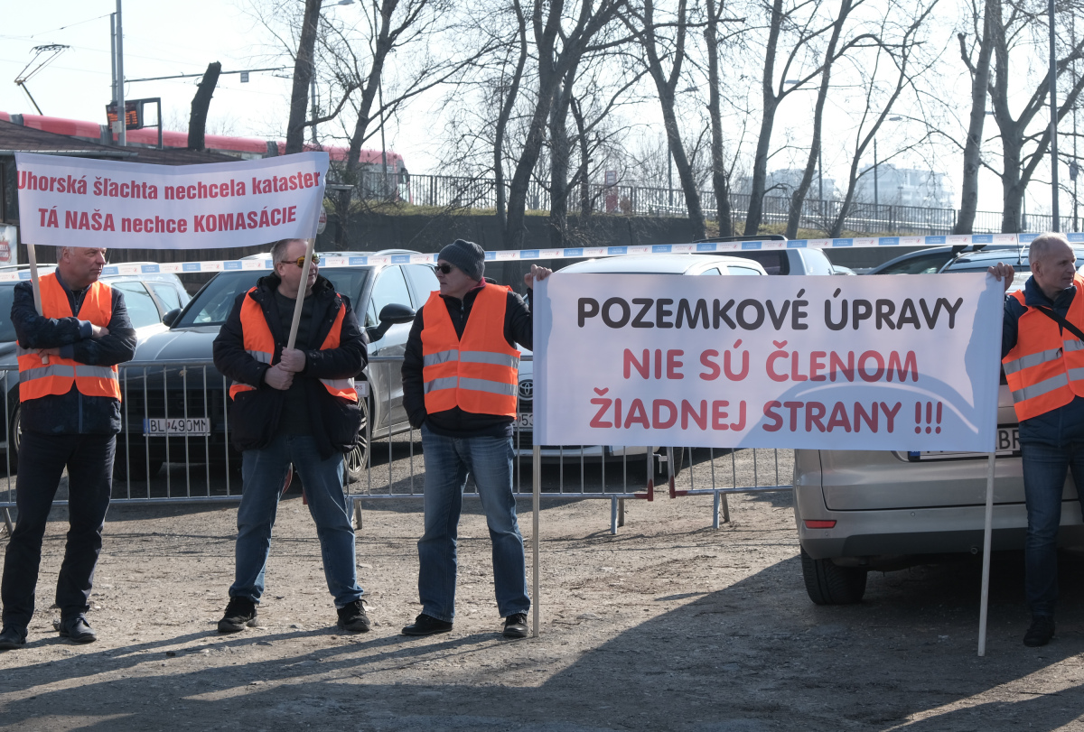 farmari, protest, Tyrsovo namestie,
