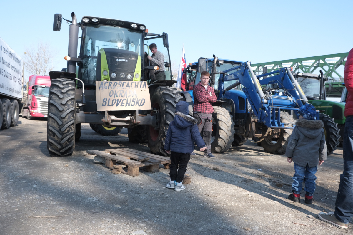 Protestujúci farmári