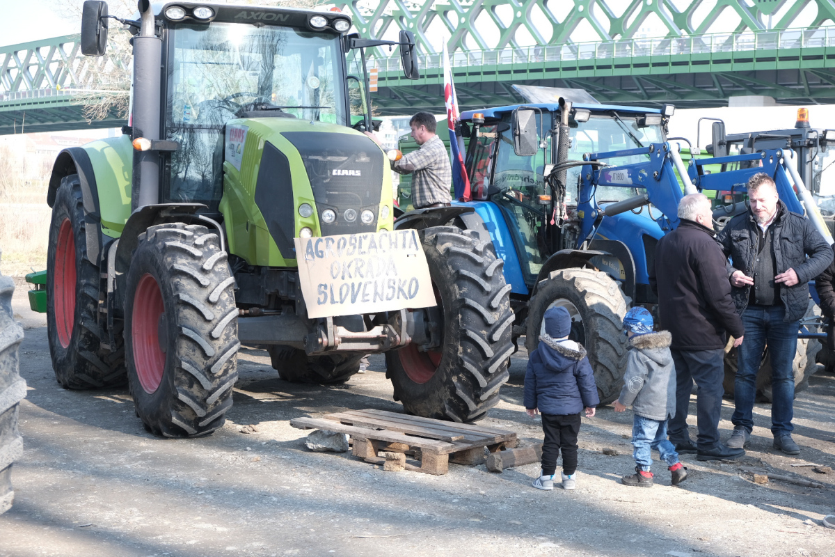 Protestujúci farmári