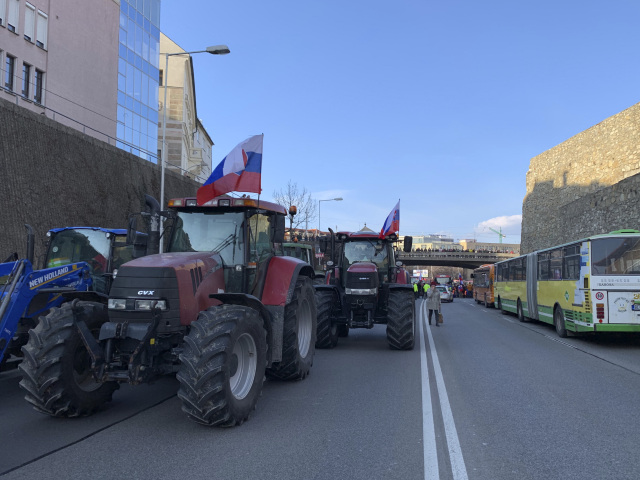 Bratislava Protest Farmári traktor staromestská