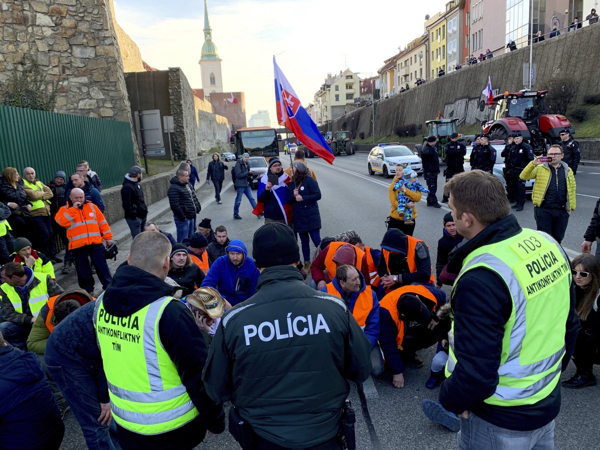 Bratislava Protest Farmári staromestská polícia