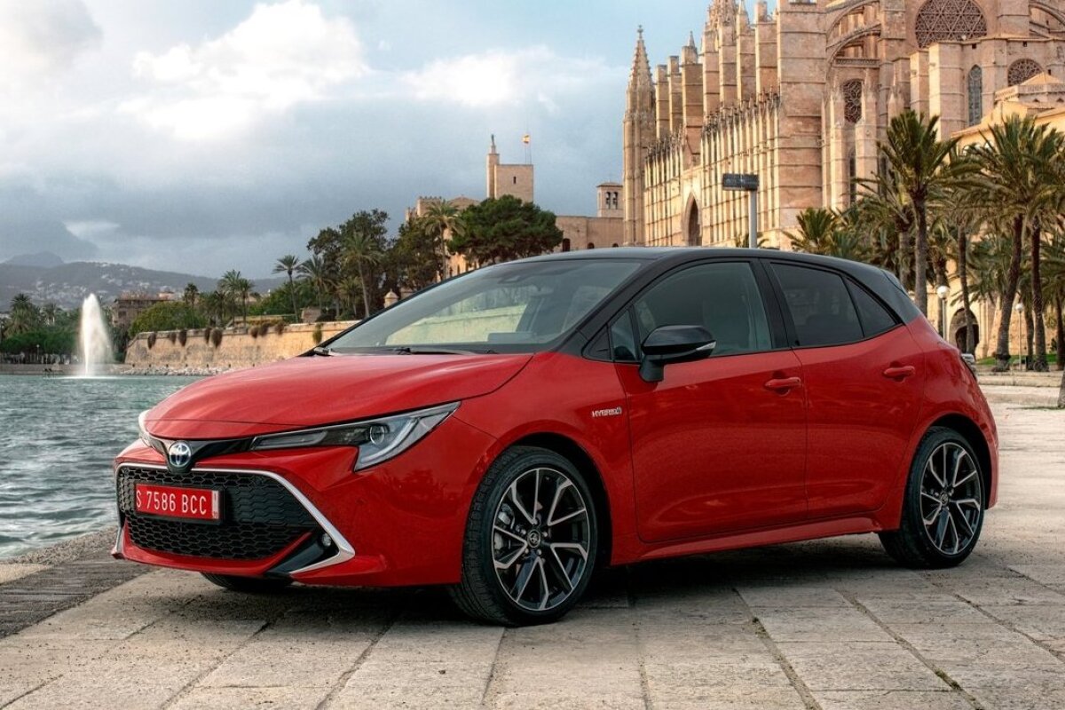 Toyota Corolla Hatchback - 2019