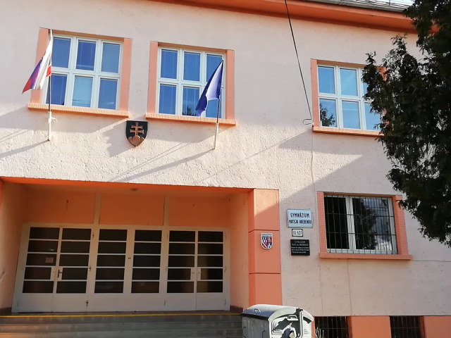 hnúšťa, gymnázium
