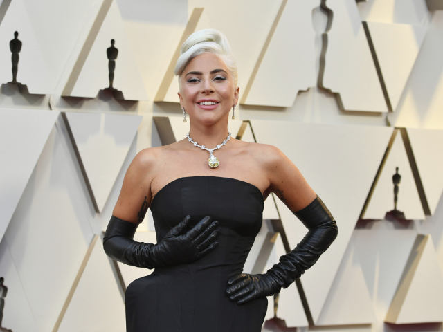Speváčka a herečka Lady Gaga s luxusným náhrdelníkom Tiffany so žltým diamantom. 