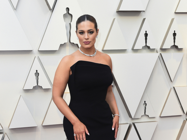 Topmodelka Ashley Graham v kreácii Zac Posen. 