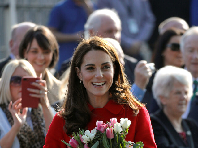 Vojvodkyňa z Cambridge Catherine počas návštevy Belfastu opäť zaujala pozornosť médií.