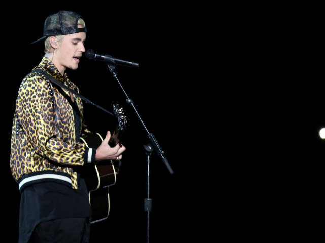 Speváčk Justin Bieber na vyhlásení cien Grammy v roku 2016.