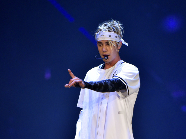 Spevák Justin Bieber počas vystúpenia v roku 2016.