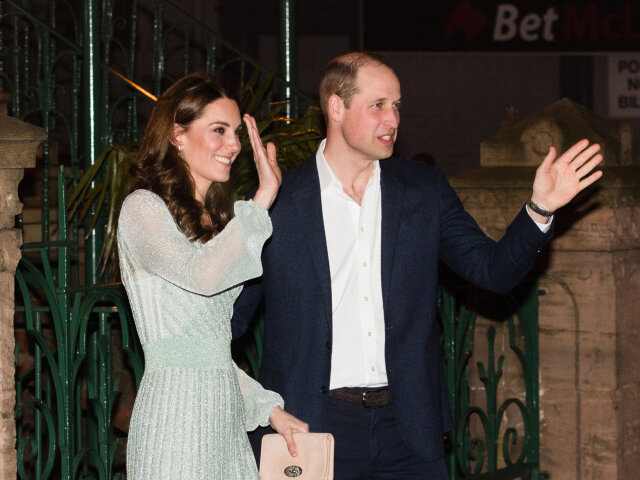 Vojvodkyňa z Cambridge Catherine a jej manžel princ William navštívili v Belfaste Empire Music Hall. Catherine si na seba obliekla lurexové šaty značky Missoni. 