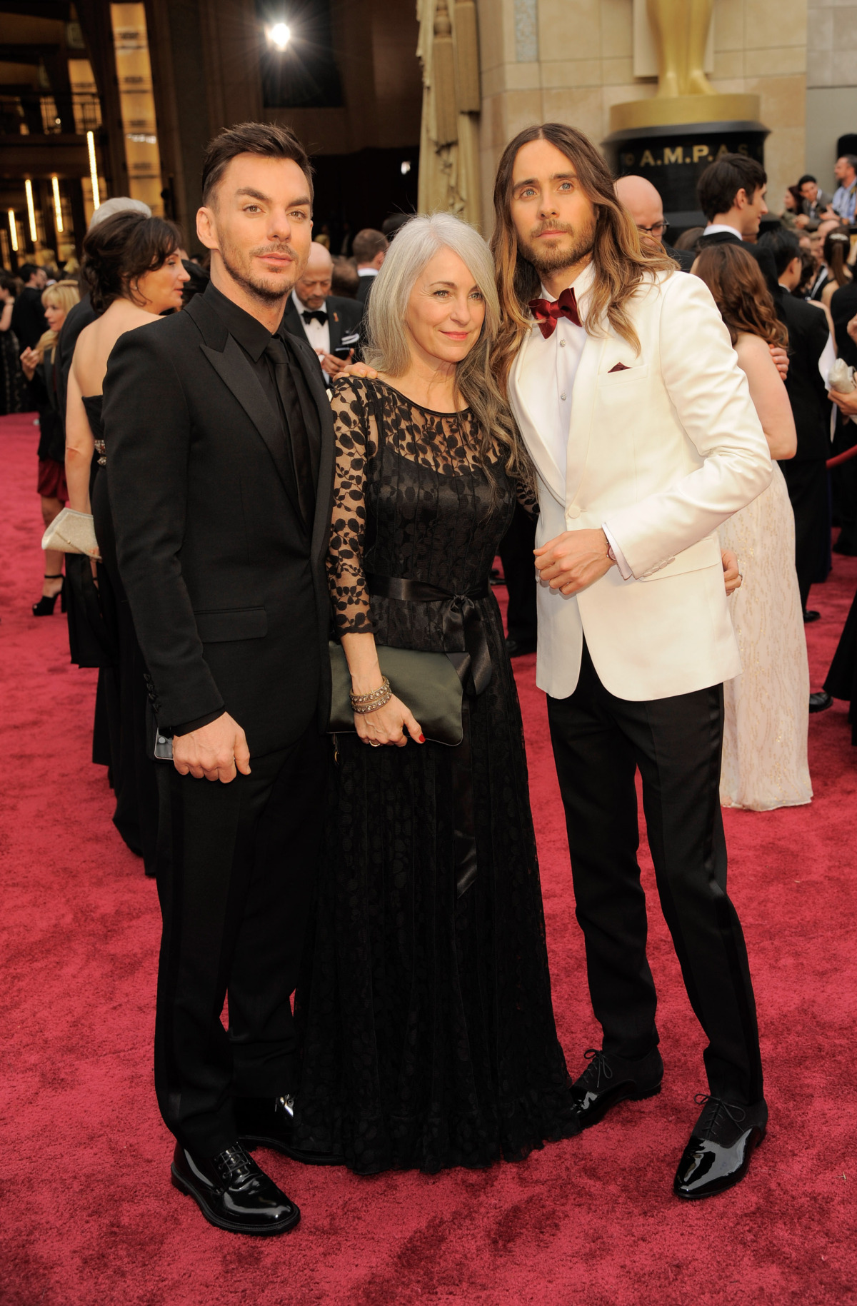 Herec a spevák Jared Leto (vpravo) vzal na Oscary svoju mamu Constance a brata Shannona. Stalo sa tak v roku 2014, keď cenu aj získal.