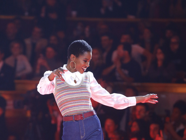 Modelka predvádza kreáciu značky Tommy Hilfiger z kolekcie jeseň/zima 2019-2020 na prehliadke v Paríži.