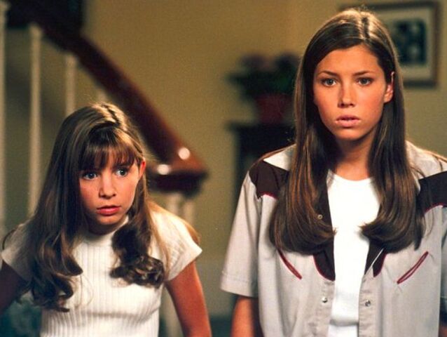 Beverley Mitchell a Jessica Biel