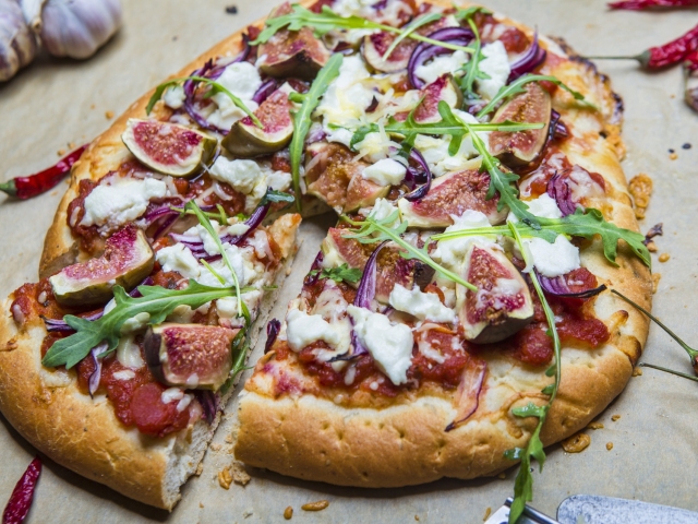 Pizza s figami a plesňovým syrom