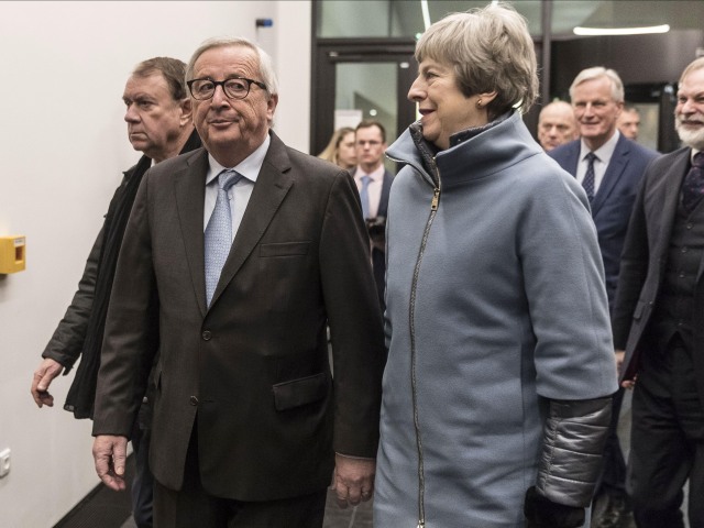 Jean-Claude Juncker, Therese Mayová