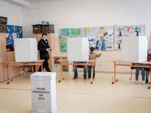voľby, prezident, 2019, urna, škola, trieda