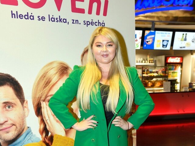 Herečka a komička Eva Evelyn Kramerová na premiére filmu LOVEnie. 