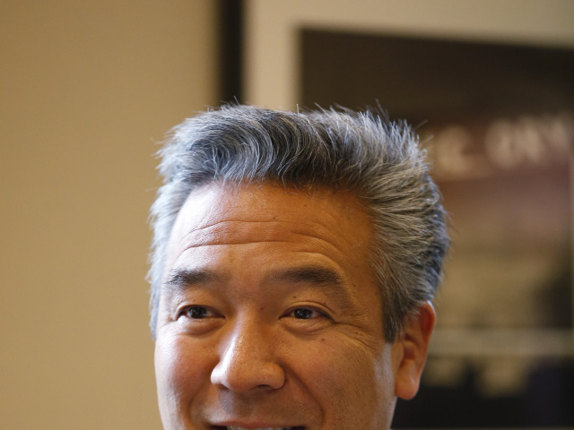 Kevin Tsujihara zo spoločnosti Warner Bros. na archívnom zábere z roku 2013.