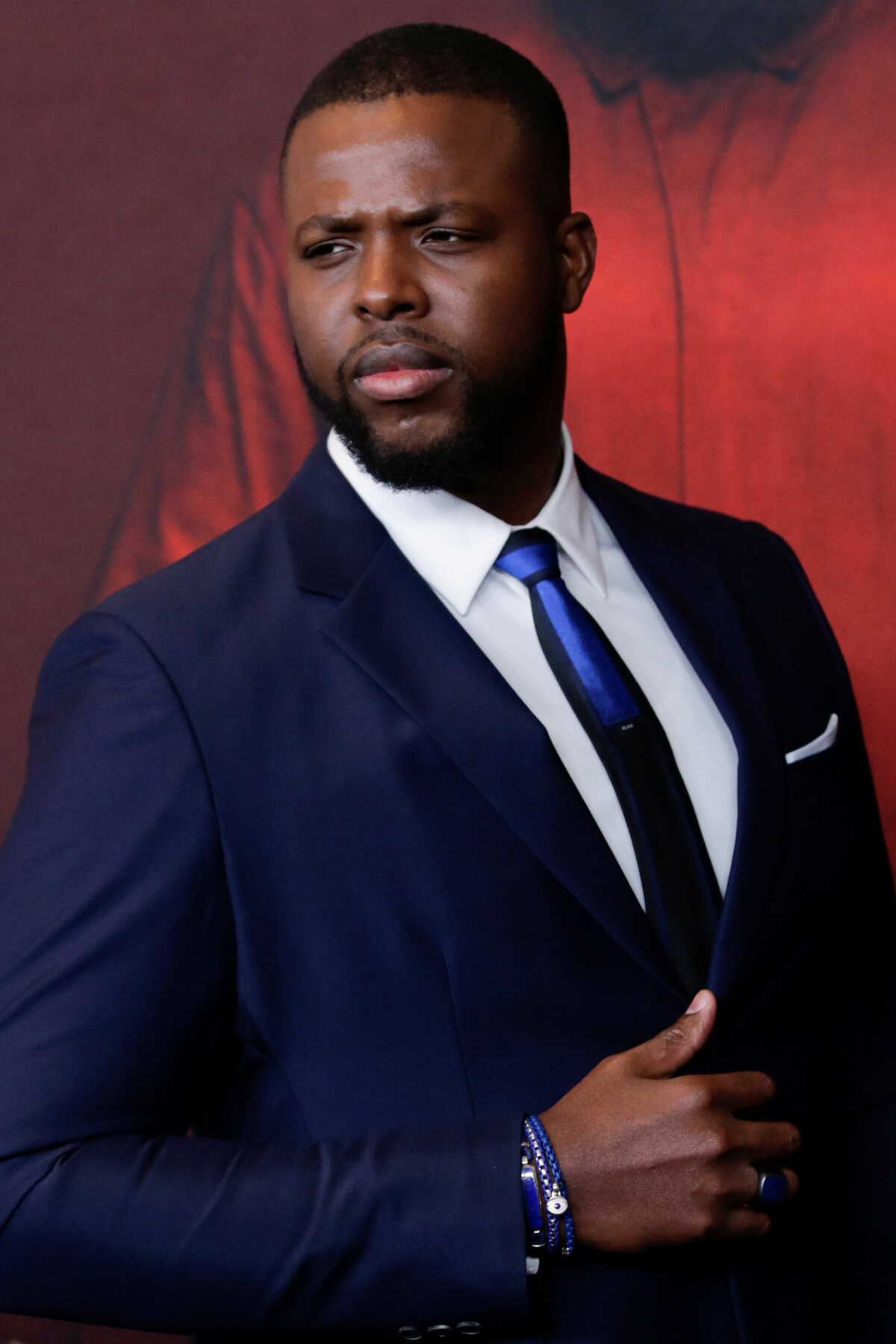FILM-US/Herec Winston Duke pózuje pri plagáte k hororu My. 