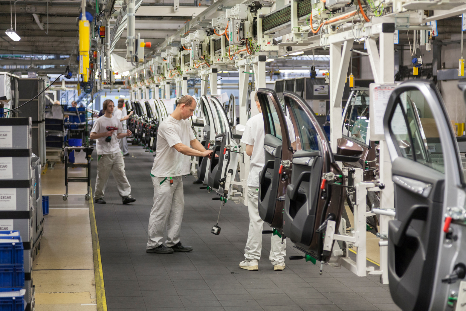 Zamestnanci v automobilovom sektore sa zatiaľ o prácu báť nemusia.