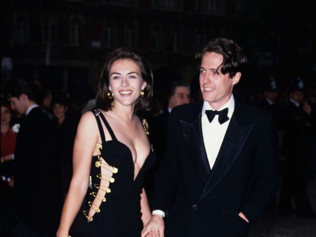 Elizabeth Hurley a jej vtedajší partnet Hugh Grant 