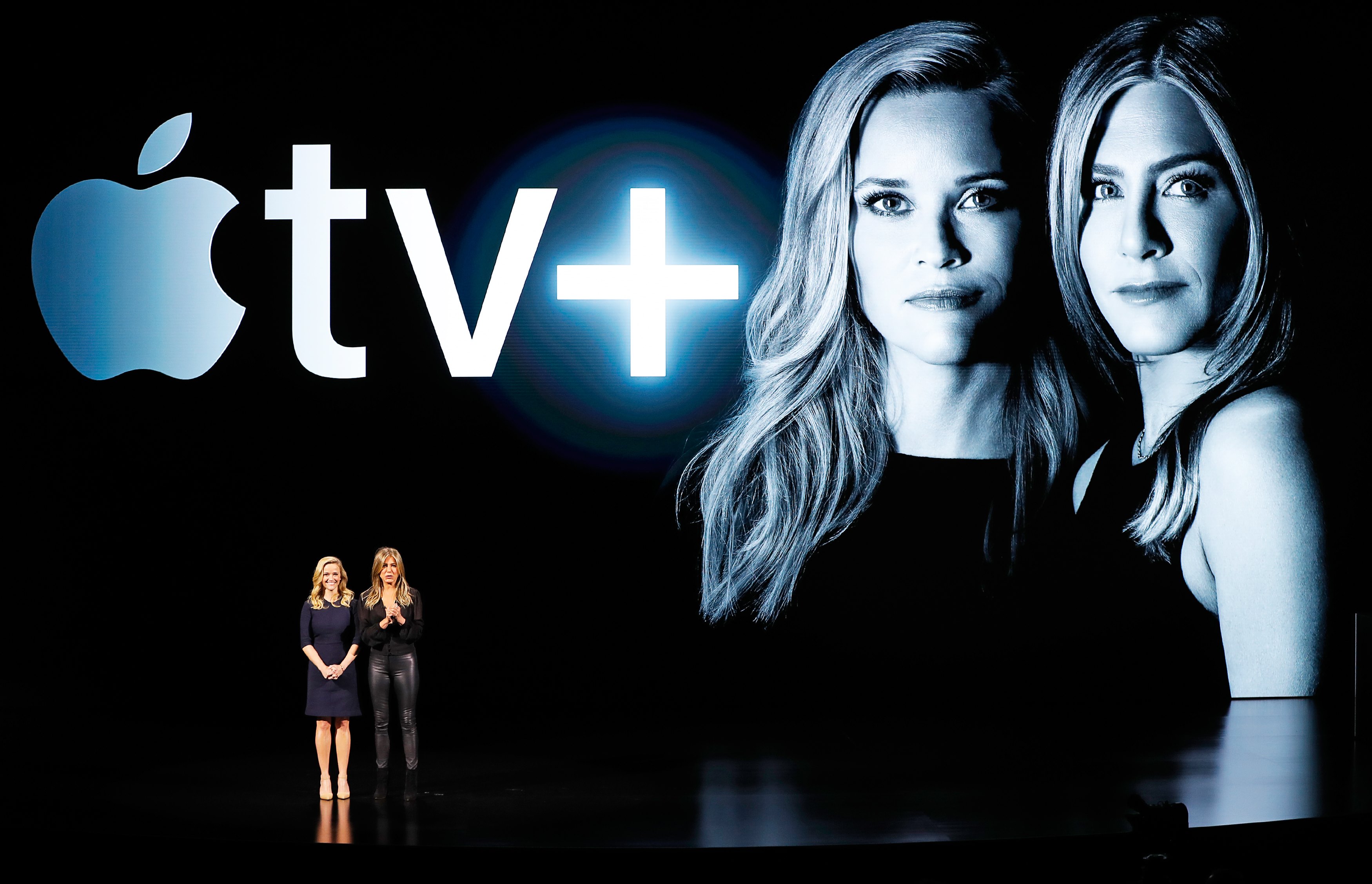 Reese Witherspoon a Jennifer Aniston počas špeciálneho podujatia novej streamovacej služby Apple TV+.