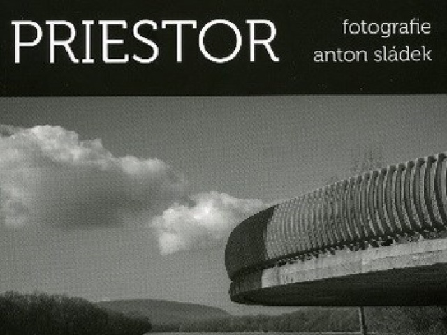 Anton Sládek: Priestor