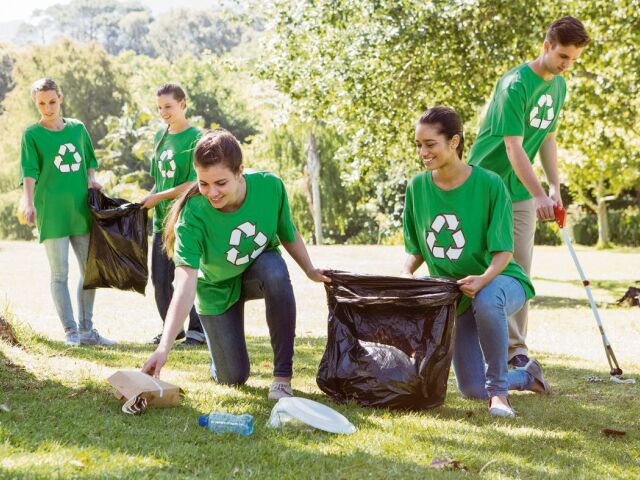 hodina zeme, recyklácia, upratovanie, čistenie, odpad, odpadky, park, brigáda, zodpovednosť, ekológia, čistota,