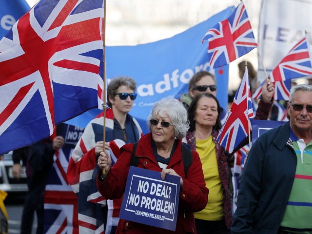 brexit transparent protest británia londýn