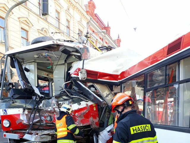 ČR čESKO Brno električka trolejbus zranenie nehoda dopravná