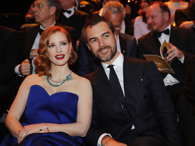 Herečka Jessica Chastain a jej manžel Gian Luca Passi de Preposulo na vyhlásení cien Zlatá kamera. 