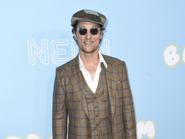 Americký herec Matthew McConaughey prichádza na losangelskú premiéru americkej komédie The Beach Bum.