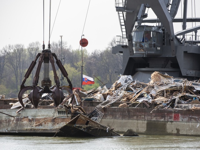 Bratislava Dunaj pontón Knajpa odstránenie jarovecké rameno