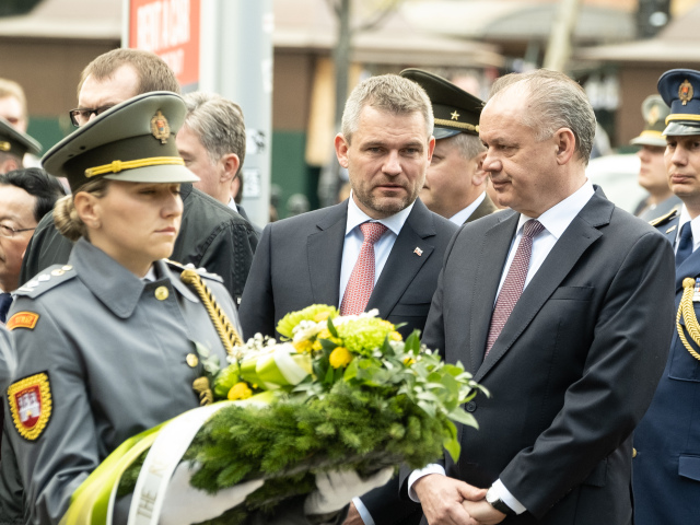 kladenie vencov, oslobodenie Bratislavy,Pellegrini, kiska,