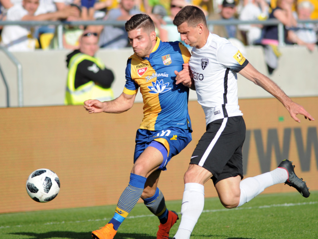 Kristopher András Vida, Jakub Holúbek