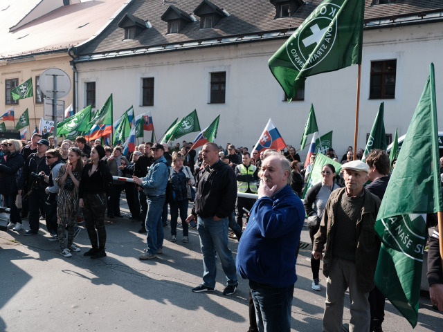 ĽSNS rozpustenie strany protest bratislava súd