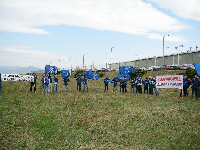 kechnec, protest, OZ KOWO Crown Bevcan, plechovky