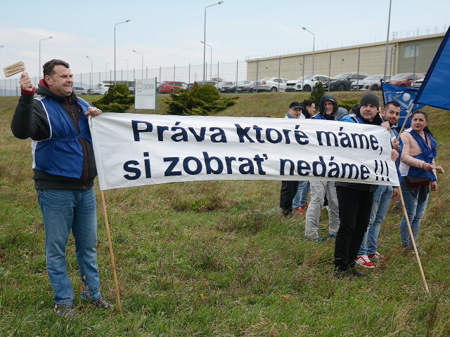 Kechnec, protest, plechovky, odborári